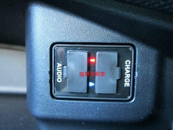 日本進口 增設 USB 電源供應器 WISH YARIS CAMRY RAV4 ALTIS PRIUS