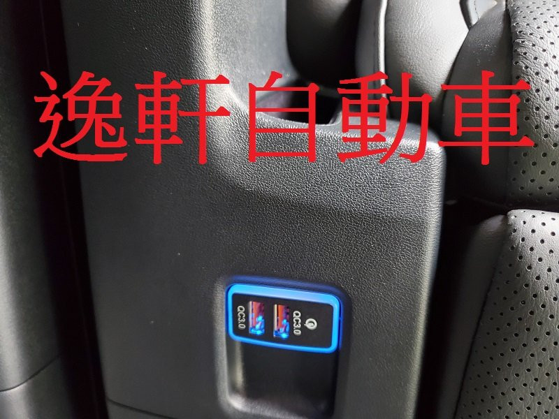 TOYOTA ALPHA 雙孔3.0A+快充3.0A USB充電 第二排椅子