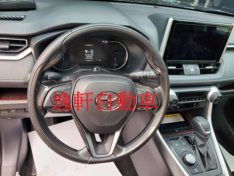 2019~RAV4 5代 新款碳纖維紋路與高級皮革提升方向盤質感2019~CAMRY